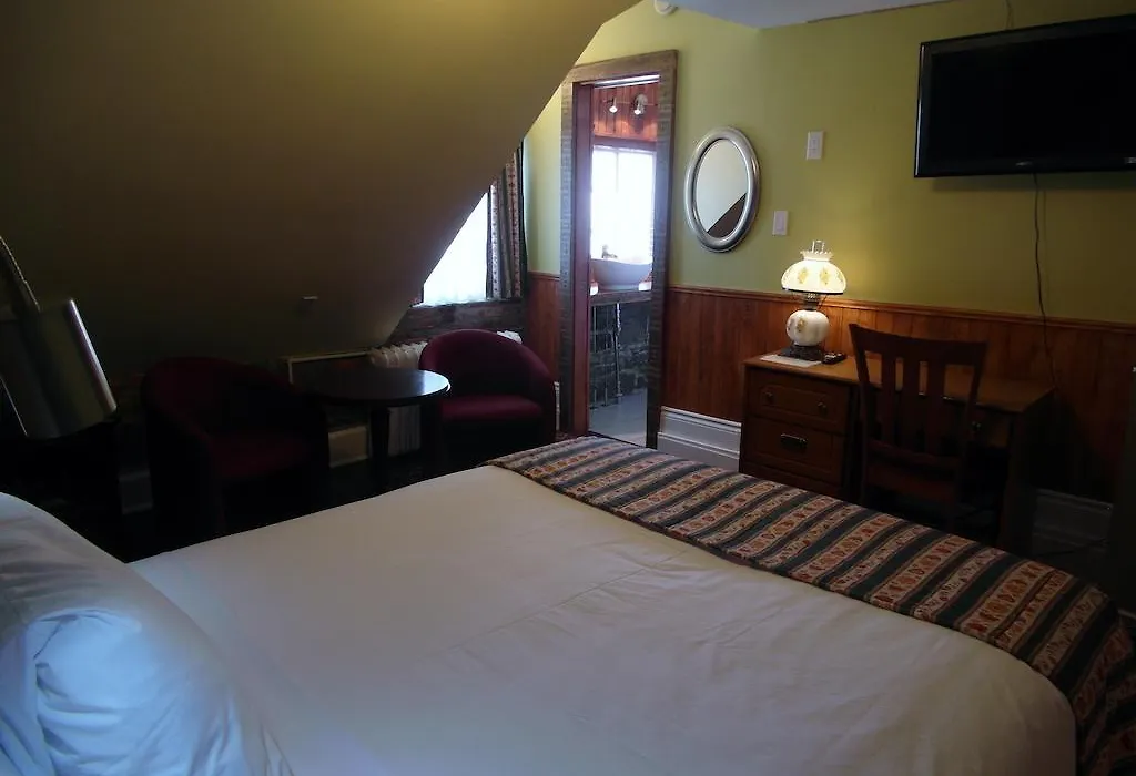 Hotel Manoir De L'Esplanade-1